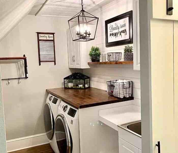 How to decorate a country laundry room