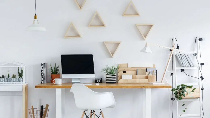 How to decorate an office desk with boxes